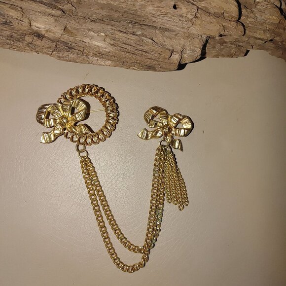 Swag Brooch Yellow Gold Tone Bow Chain Pin Set Ornate Tassel Dangle Detailing - Picture 5 of 14